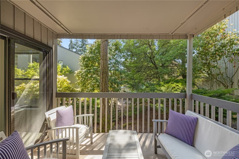 Property photo for 10919 NE 35th Place #4, Bellevue photo 15