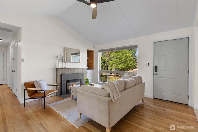 Property photo for 15837 7th Avenue SW, Burien photo 5