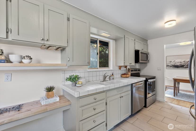 Property photo for 15837 7th Avenue SW, Burien photo 11