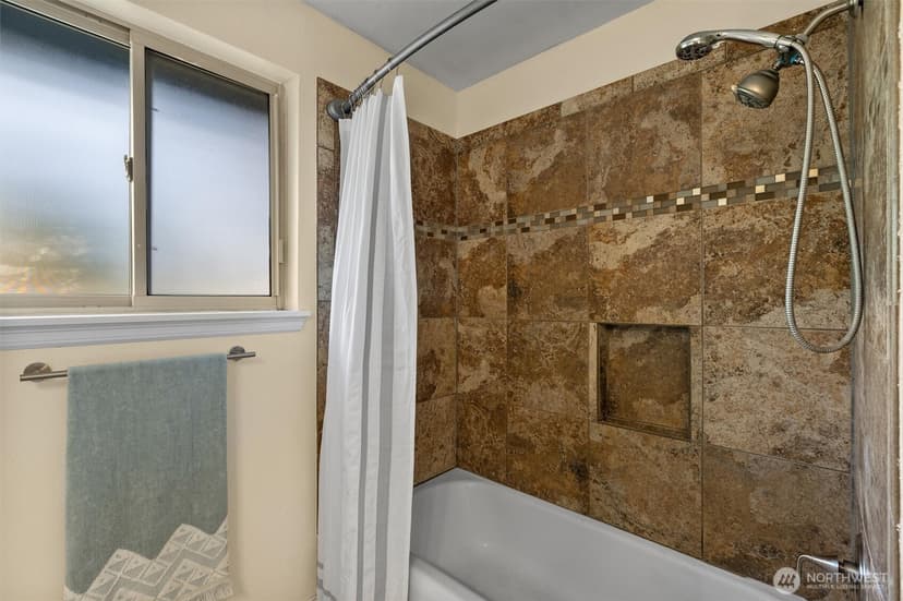 Property photo for 15837 7th Avenue SW, Burien photo 21