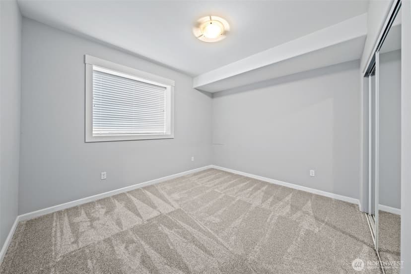 Property photo for 21008 7th Avenue S, Des Moines photo 32