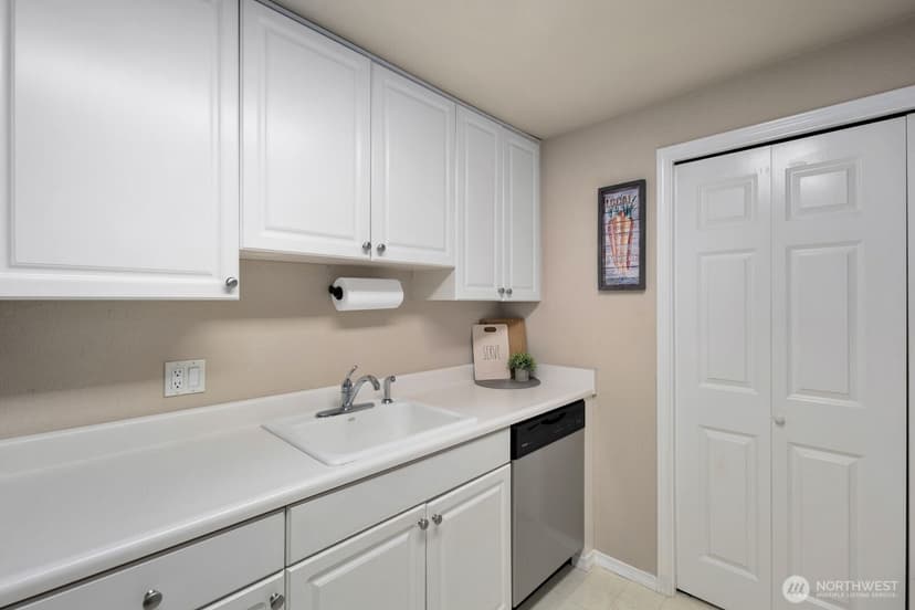 Property photo for 9494 Redmond Woodinville Road NE #B102, Redmond photo 17