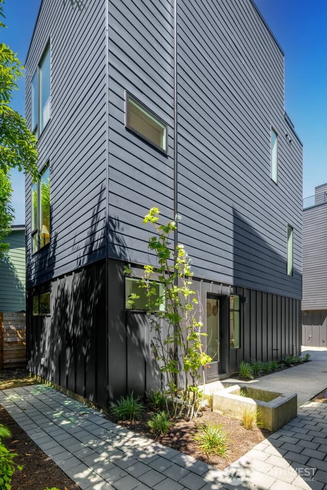 Property photo for 4107 25th Avenue SW, Seattle photo 4