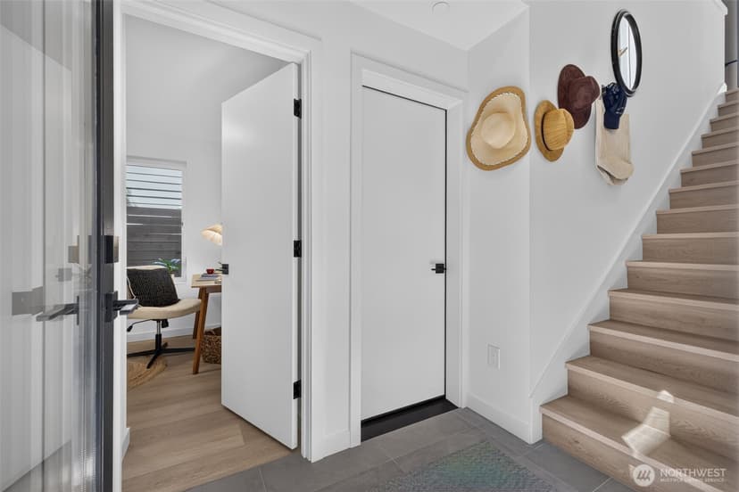 Property photo for 4107 25th Avenue SW, Seattle photo 6