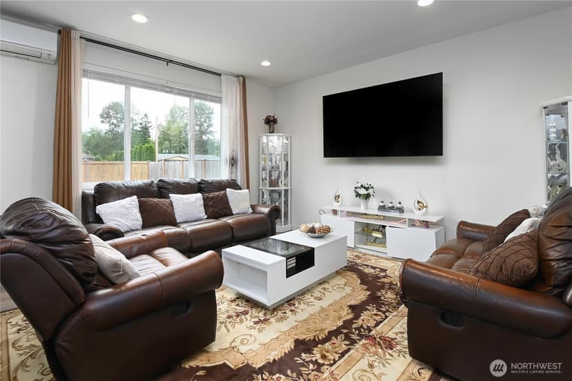 Property photo for 11512 3rd Place W #B, Everett photo 4