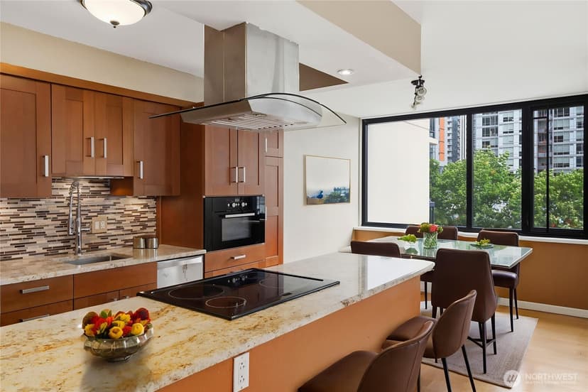 Property photo for 2100 3rd Avenue #506, Seattle photo 4