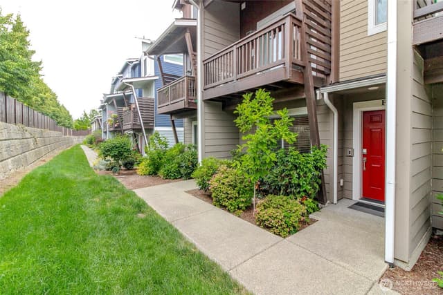 Property photo for 17417 118th Ave CT E #F, Puyallup photo 3