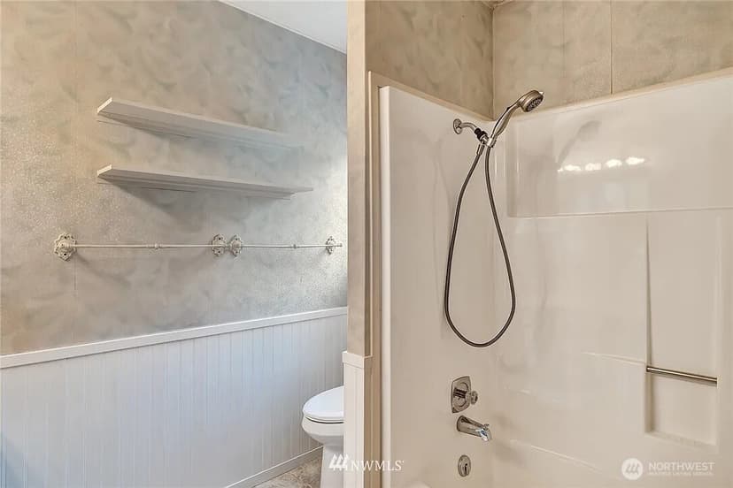 Property photo for 17044 Woodcrest Drive NE, Bothell photo 15
