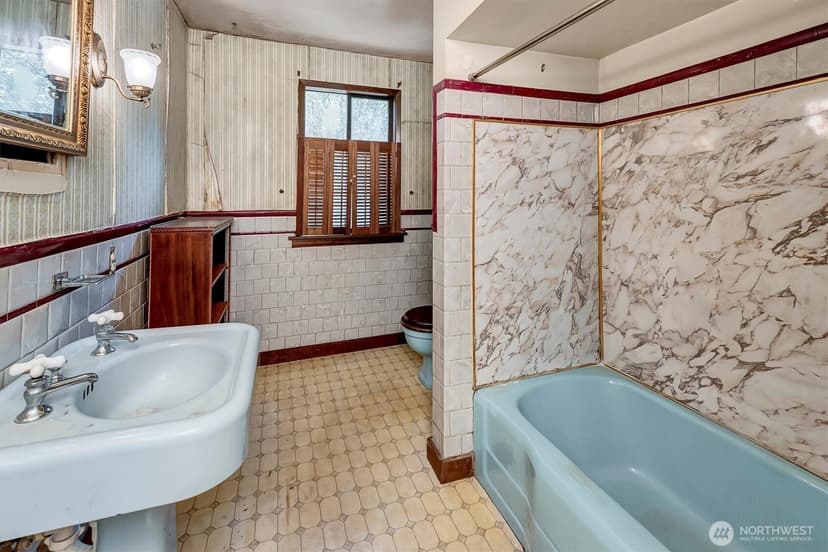 Property photo for 16260 14th Avenue NE, Shoreline photo 21