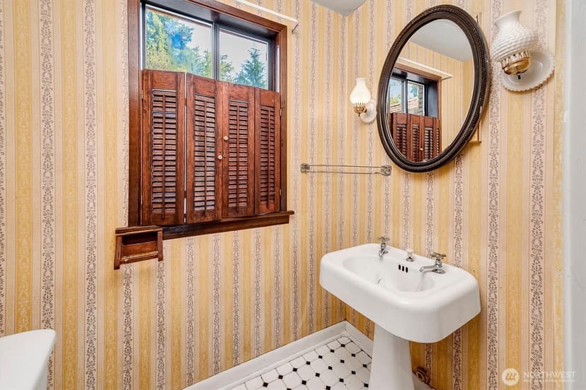 Property photo for 16260 14th Avenue NE, Shoreline photo 17