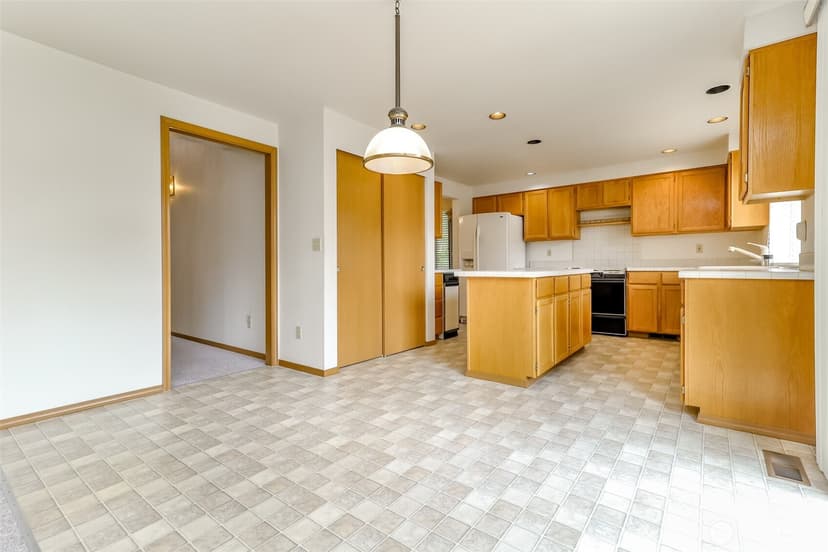 Property photo for 7415 92nd Avenue Ct SW, Lakewood photo 11
