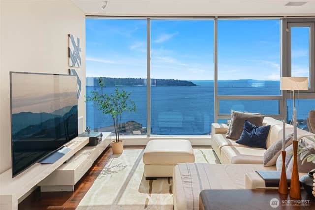 Property photo for 1521 2nd Avenue #1404, Seattle photo 4