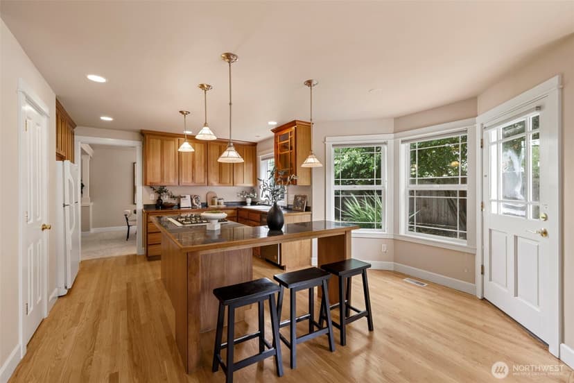 Property photo for 510 3rd Avenue N, Edmonds photo 15