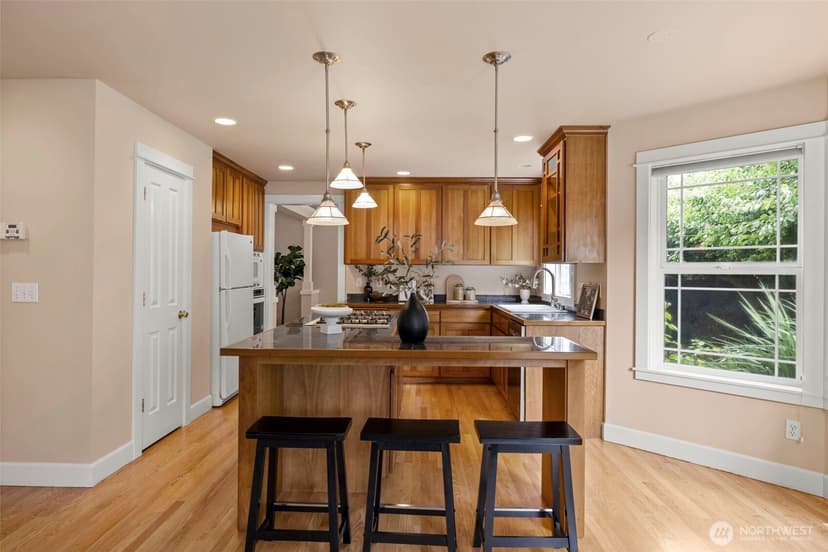 Property photo for 510 3rd Avenue N, Edmonds photo 14