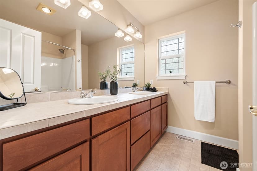 Property photo for 510 3rd Avenue N, Edmonds photo 32