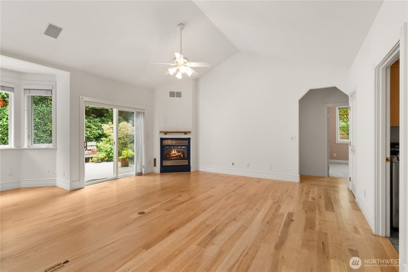 Property photo for 7201 Holly Hedge SW #8, Lakewood photo 8