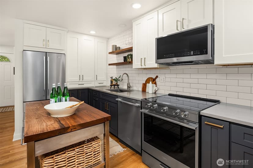 Property photo for 3300 Government Way #B, Seattle photo 6