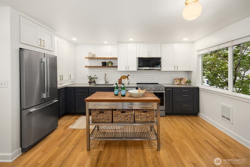 Property photo for 3300 Government Way #B, Seattle photo 5