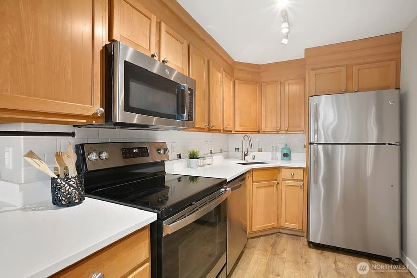 Property photo for 1601 Taylor Avenue N #405, Seattle photo 10
