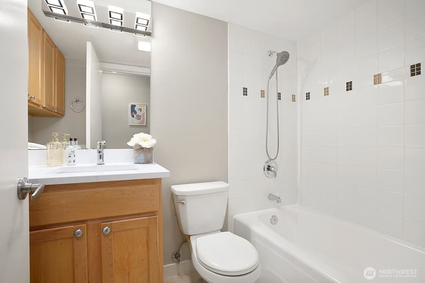 Property photo for 1601 Taylor Avenue N #405, Seattle photo 17