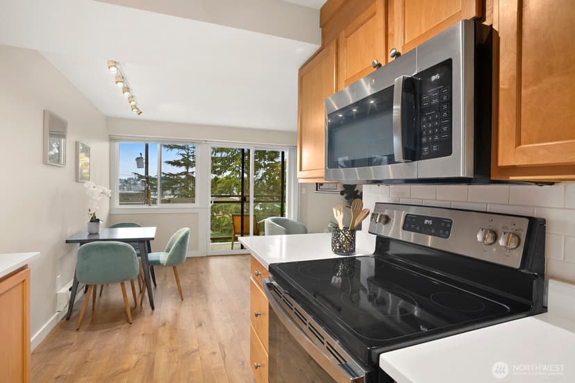 Property photo for 1601 Taylor Avenue N #405, Seattle photo 12