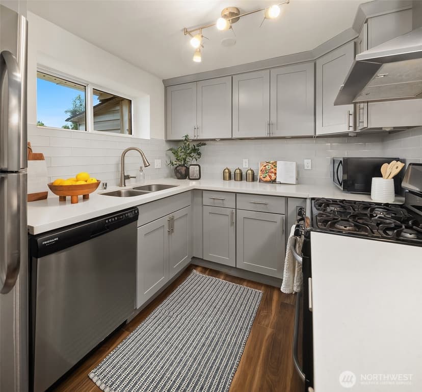 Property photo for 5702 239th Place SW, Mountlake Terrace photo 12