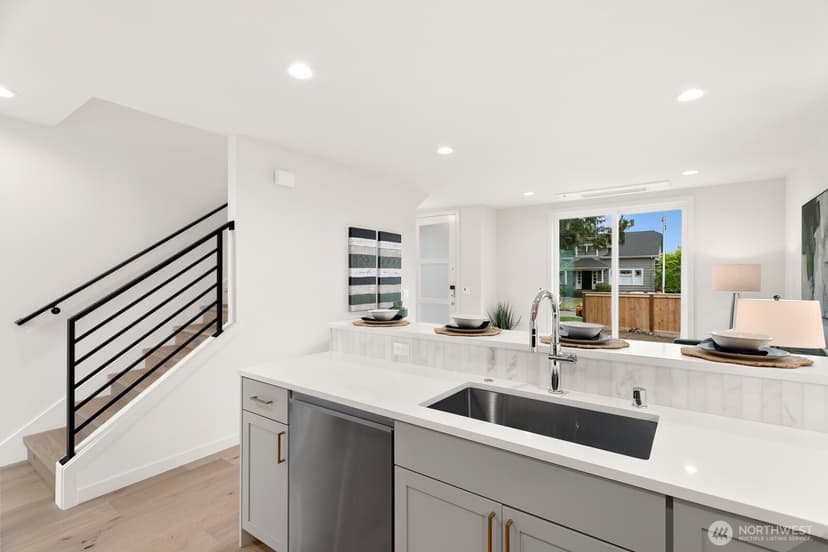Property photo for 2815 W Bertona Street, Seattle photo 4