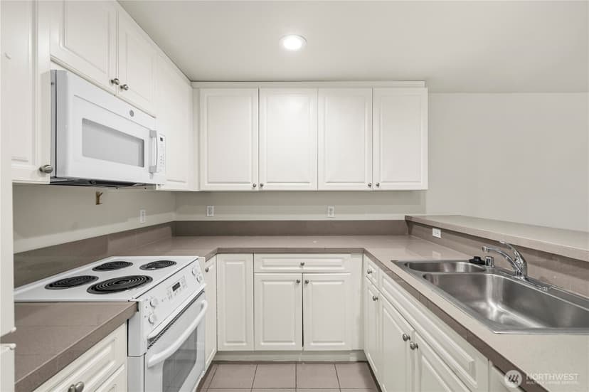 Property photo for 321 10th Avenue S #610, Seattle photo 8