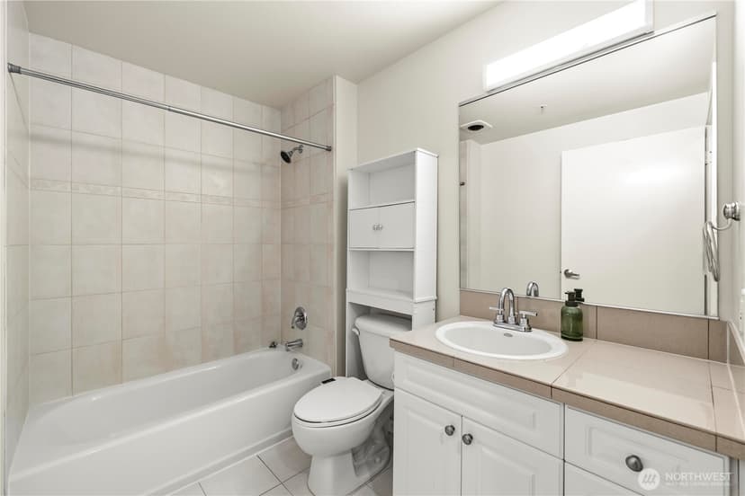 Property photo for 321 10th Avenue S #610, Seattle photo 19