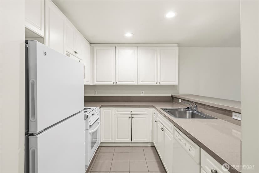 Property photo for 321 10th Avenue S #610, Seattle photo 10