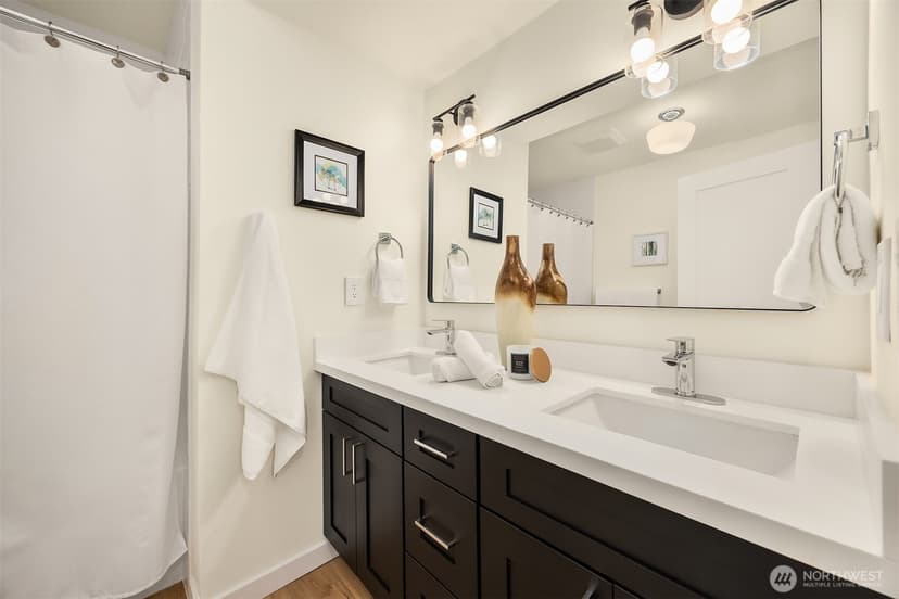 Property photo for 5040 35th Avenue SW, Seattle photo 13