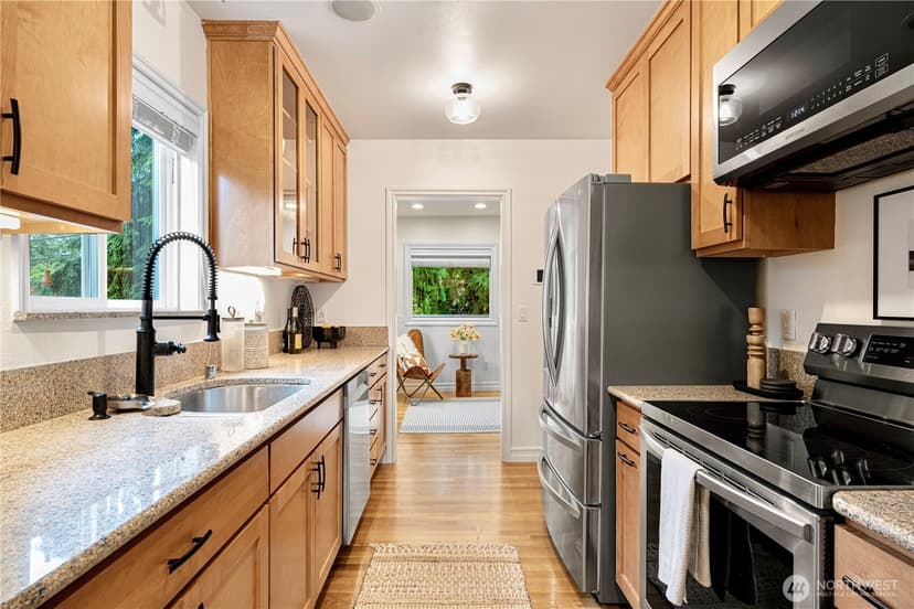 Property photo for 1528 NE 97th St, Seattle photo 12