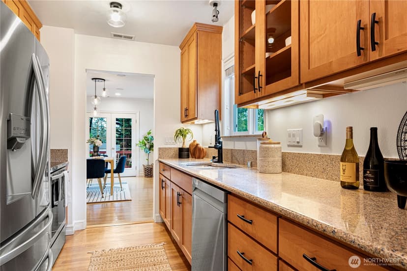 Property photo for 1528 NE 97th St, Seattle photo 13
