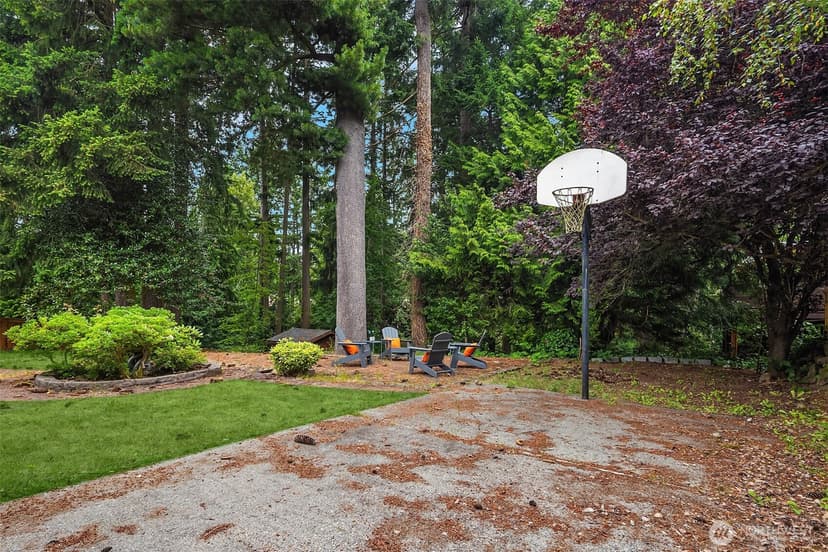 Property photo for 16110 Evanston Avenue N, Shoreline photo 29
