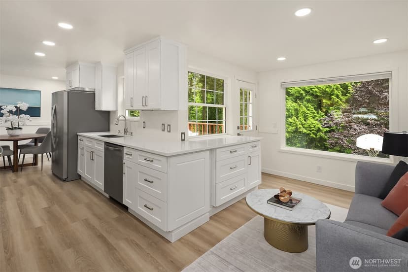 Property photo for 16110 Evanston Avenue N, Shoreline photo 11