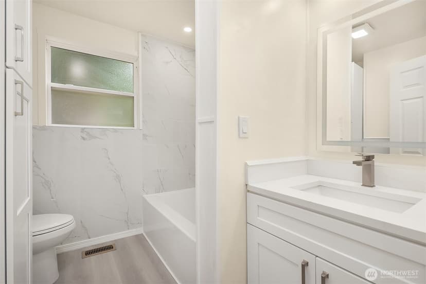 Property photo for 16110 Evanston Avenue N, Shoreline photo 18