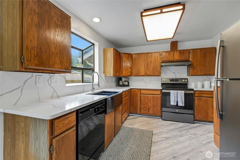 Property photo for 9715 110th Street Ct SW, Lakewood photo 10