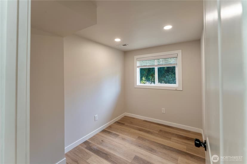 Property photo for 607 244th Street SW, Bothell photo 18