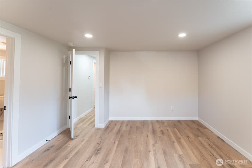 Property photo for 607 244th Street SW, Bothell photo 17