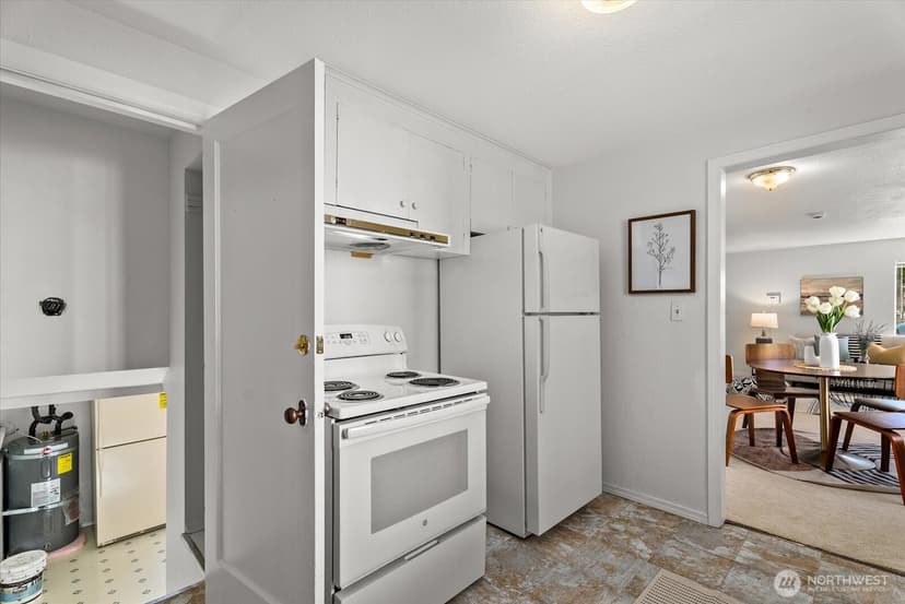 Property photo for 2131 S Bennett Street, Seattle photo 11