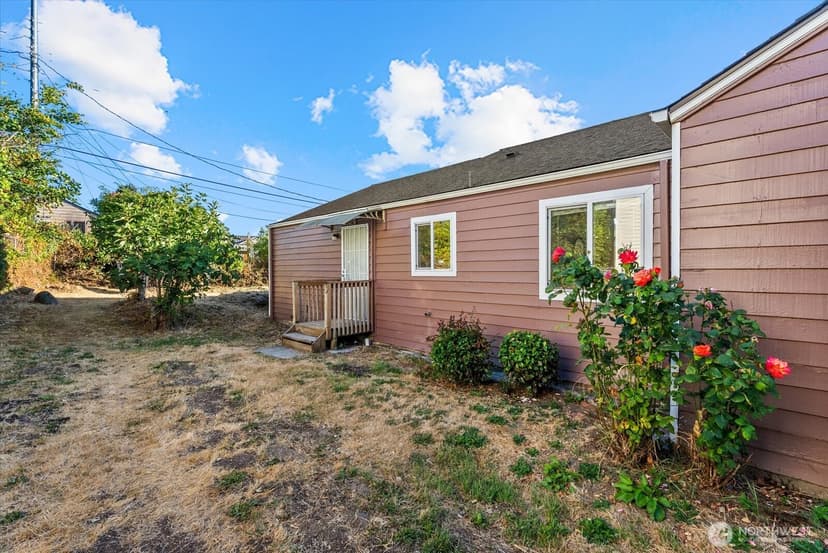 Property photo for 2131 S Bennett Street, Seattle photo 24