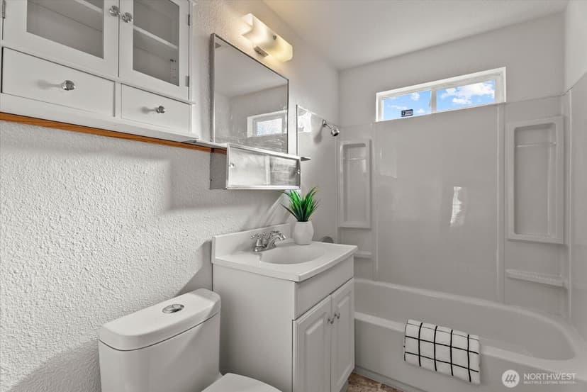 Property photo for 2131 S Bennett Street, Seattle photo 14