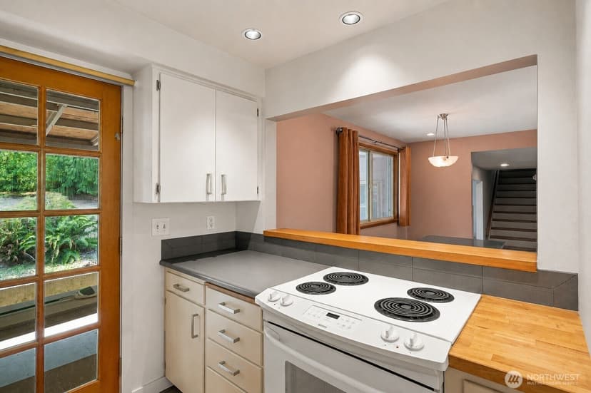 Property photo for 35623 9th Avenue SW, Federal Way photo 8