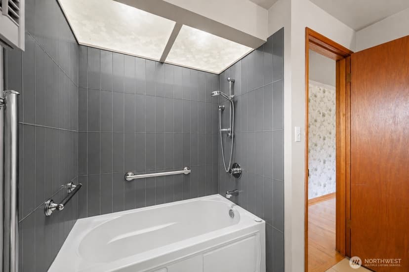 Property photo for 35623 9th Avenue SW, Federal Way photo 13