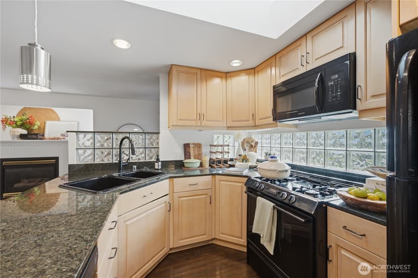 Property photo for 9231 26th Avenue SW, Seattle photo 10