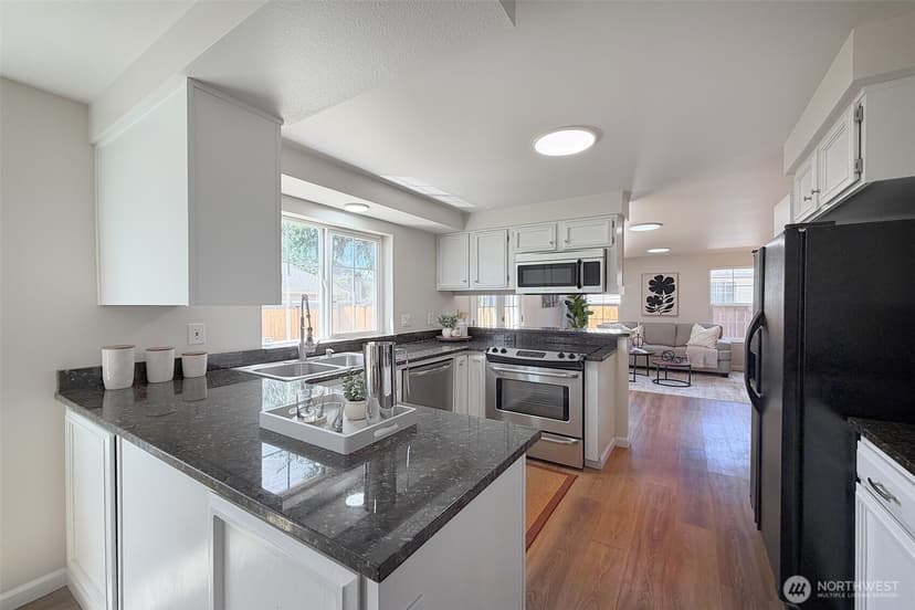Property photo for 17908 27th Avenue NE, Marysville photo 8