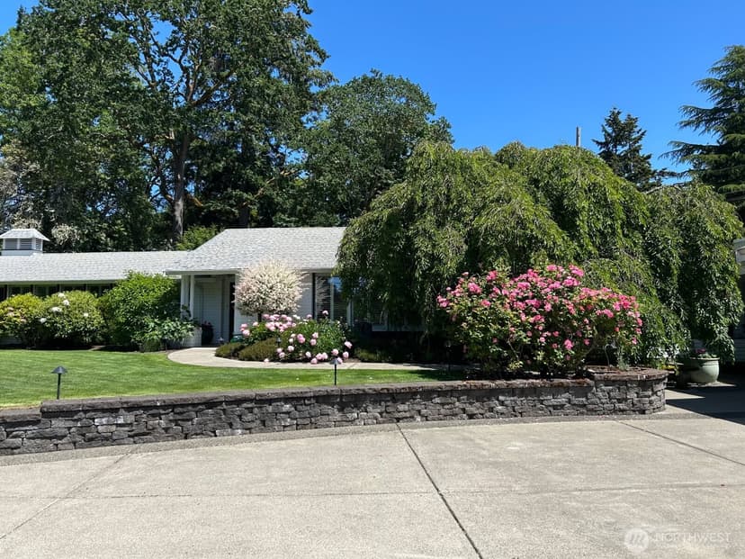 Property photo for 10415 Brook Lane SW, Lakewood photo 3