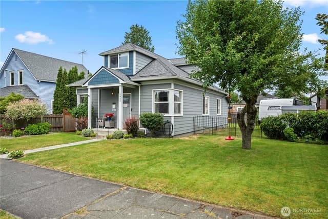 Property photo for 1925 Rainier Avenue, Everett photo 2