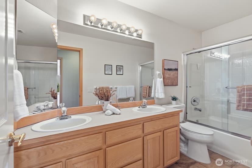 Property photo for 18009 Ambleside Court, Arlington photo 28