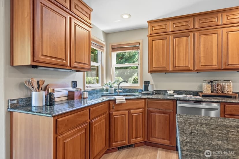 Property photo for 18009 Ambleside Court, Arlington photo 11